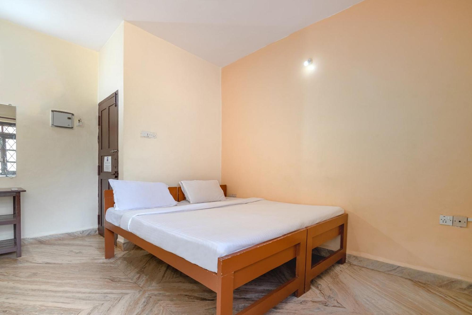 Spot On Ps Guest House Calangute Exterior foto